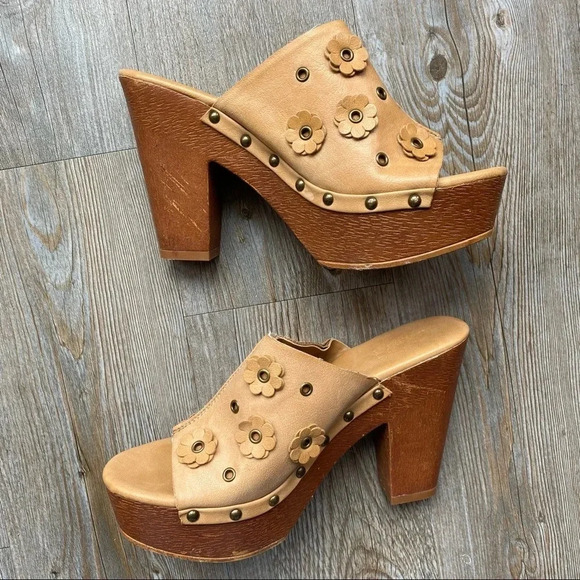 DOLCE by MOJOMOXY |  Chunky Platform Sandal - Picture 4 of 9